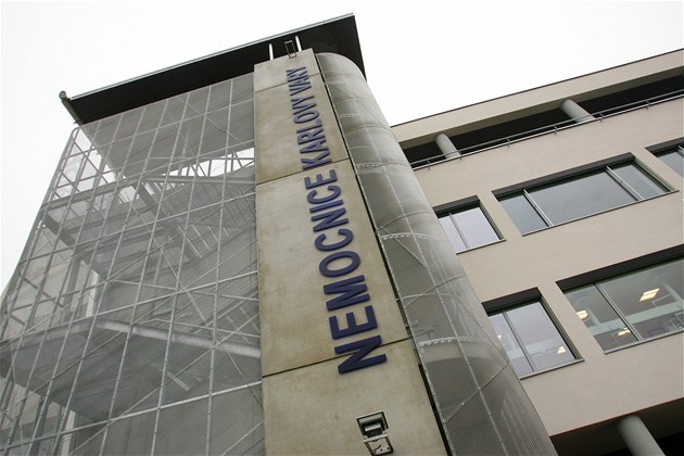 Dvanáctiletá dívka, která ve Varech porodila, byla zřejmě znásilněna