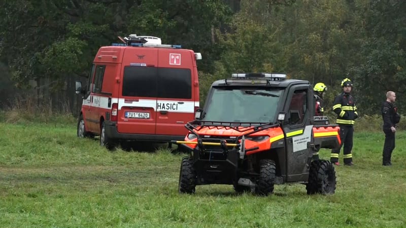 Dramatické záběry: Policie ukázala, jak zatkla nebezpečné mladíky na Děčínsku. Padla obvinění