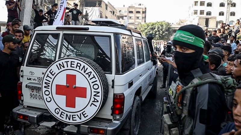 Hamás propustil zbývající izraelské rukojmí, v zajetí byli přes dva roky