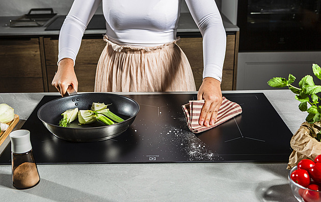 První indukční varná deska, která snese hrubé zacházení i hrubou sůl