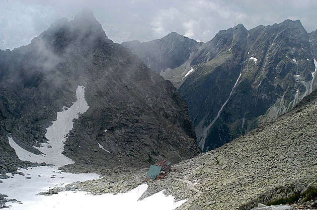 Ve Vysokých Tatrách zemřel český turista, zřítil se z výšky tří set metrů