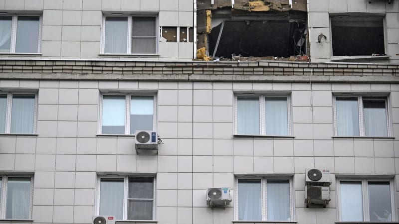 Do bytu kousek od centra Moskvy vletěl dron, tvrdí Moskva. Útok zranil pět lidí včetně dítěte