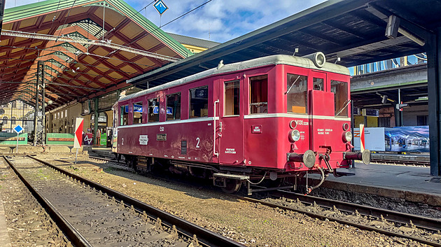 Na co zírá mašinfíra: Po proudu Vltavy z Masaryčky do Kralup
