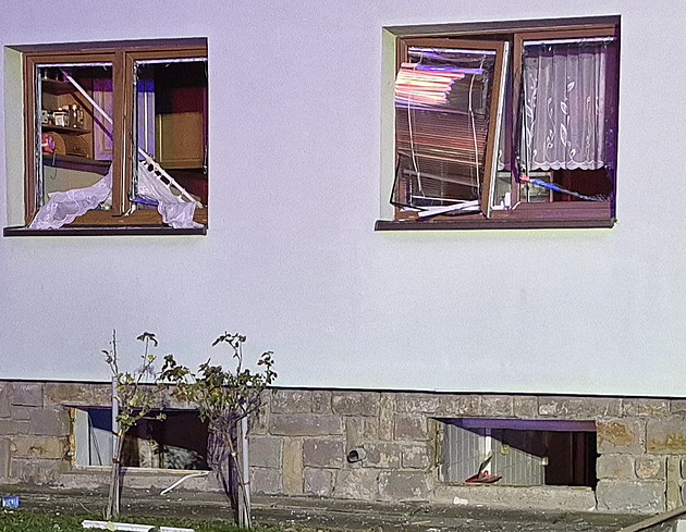 V Uherském Brodě došlo k výbuchu v rodinném domě. Pro zraněného letěl vrtulník