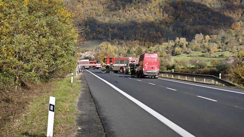 Tragédie na hlavním tahu z Ústí nad Labem do Děčína: Jeden člověk při srážce aut zemřel