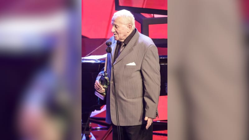 Herce a režiséra Hrabinského srazila tramvaj. Zemřel v nemocnici