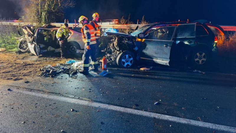Auto u Olomouce vletělo do protisměru: Nepřežila 15letá dívka. Dva trestné činy, uvedla policie