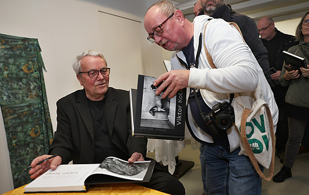Fotograf Viktor Kolář vydal novou Ostravu, mapuje šedesát let jeho tvorby