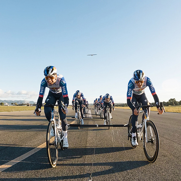 Neuvěřitelný rekord.  Cyklistické spřežení dostalo letoun do výšky sto metrů