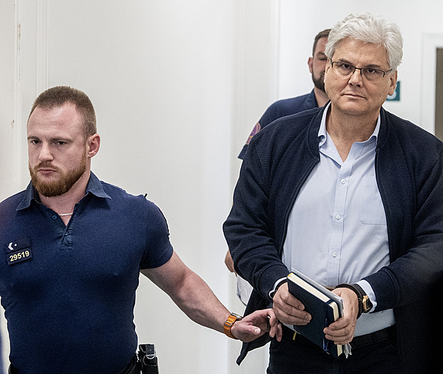 Nic jsem neudělal, snad budou odměny, ozval se exšéf Motola Ludvík z vazby