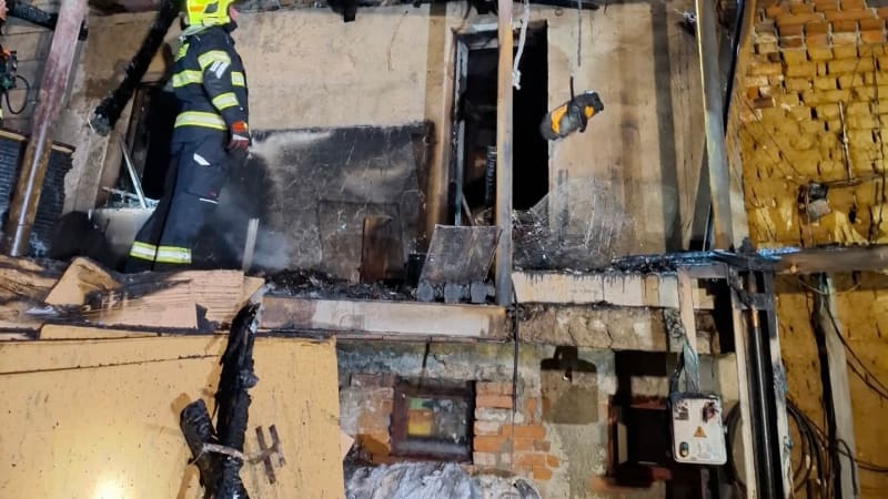 Výbuch v domě na Pelhřimovsku: Exploze poničila patro, několik zraněných