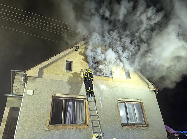 Špatně postavený komín způsobil požár rodinného domu na Plzeňsku