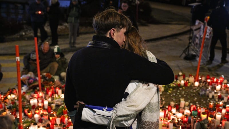 Zázrak ve švýcarském „pekle“: Plameny se mladíkovi v pasti vyhnuly. V ruce svíral krucifix