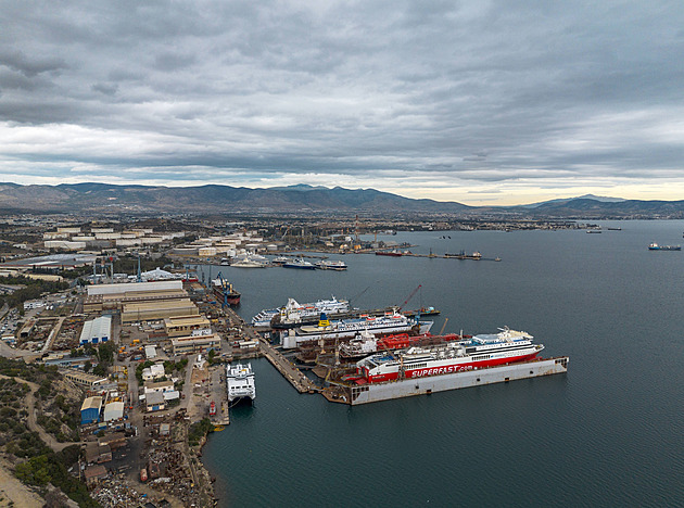 Řecko je opět dějištěm střetu mocností. Čína se s USA přetahuje o jeho přístavy