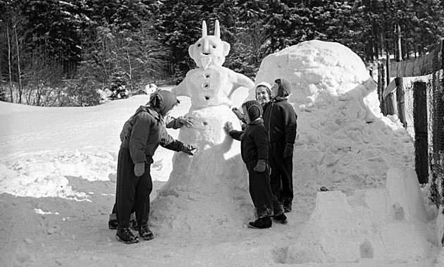Stavte sněhuláky, dělají radost. Sníh jako materiál používal i Michelangelo