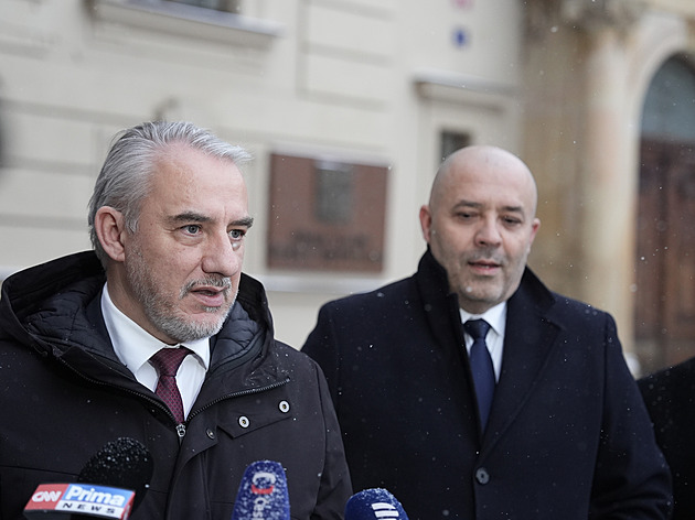 Nepřijatelné, odmítají odbory návrh Schillerové na růst platů