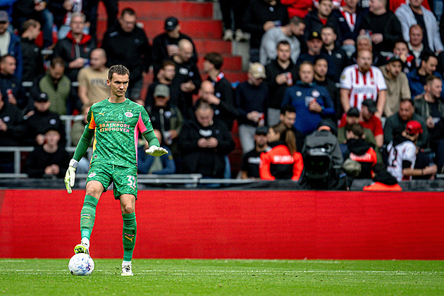 Fotbalové přestupy ONLINE: Kovář natrvalo v PSV, Jaroš má nového trenéra