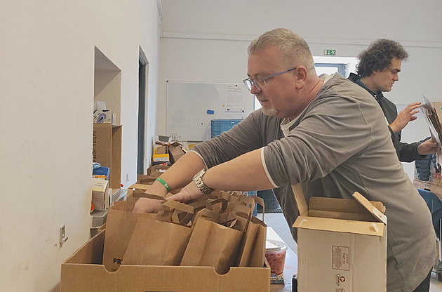 Potravinová banka pomáhá potřebným už deset let, ochota dárců roste