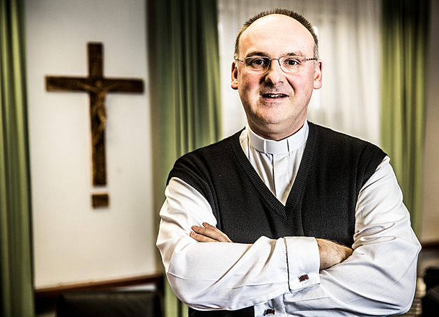 Nový pražský arcibiskup Přibyl komentuje své jmenování, svolal brífink