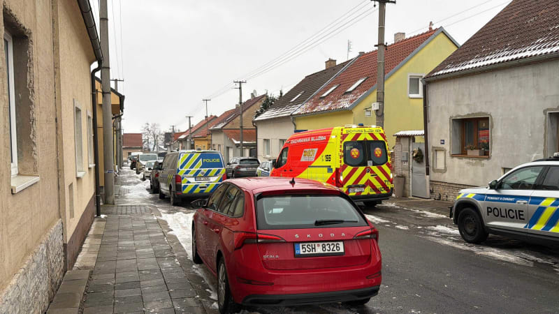 Násilná smrt ženy na Kladensku: Podezřelý je její manžel, policie ho zadržela