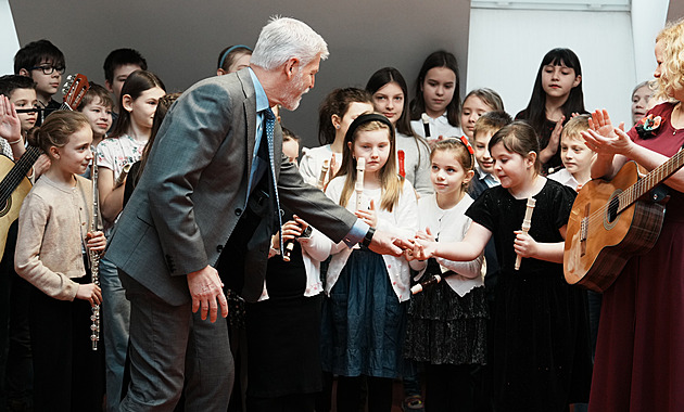 Prezident ve škole zahájil sportovní turnaj i nastínil, zda bude znovu kandidovat