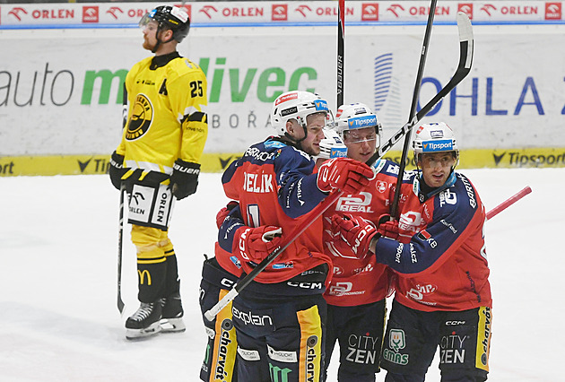 ONLINE: Pardubice zvítězily v Litvínově. Plzeň prohrává na Spartě, Třinec v Brně