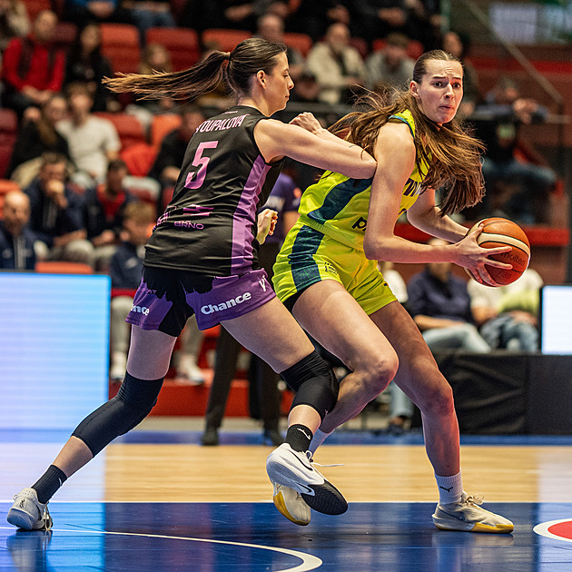 Rekordní návštěva na lize basketbalistek sledovala jízdu USK. Žabiny stačily chvíli