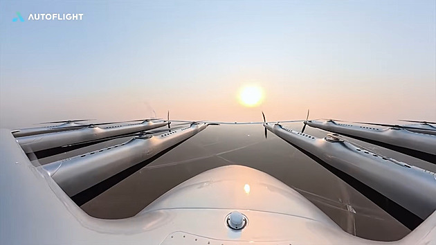 Největší elektrické letadlo na světě s vertikálním vzletem poprvé letělo