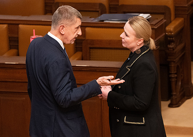 Koalice chce přidat peníze na sport, opozice vrátit 21 miliard na obranu