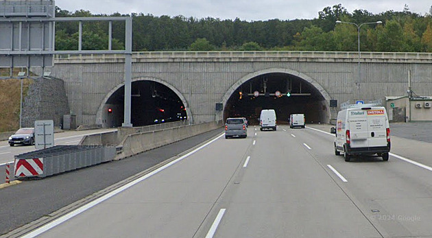 Komořanský tunel je z technických důvodů uzavřený, tvoří se dlouhé kolony