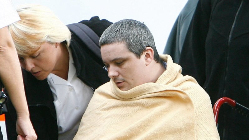 Vrah britských školaček zemřel za mřížemi. Osudným se mu stal útok spoluvězně s tyčí