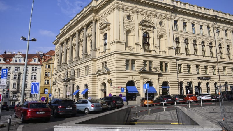Stát prodal v Praze Národní dům na Vinohradech. Získal za něj stovky milionů korun