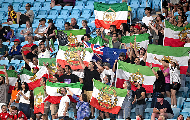 Íránští fotbalisté chtějí své zápasy přesunout do Mexika, FIFA na to neslyší