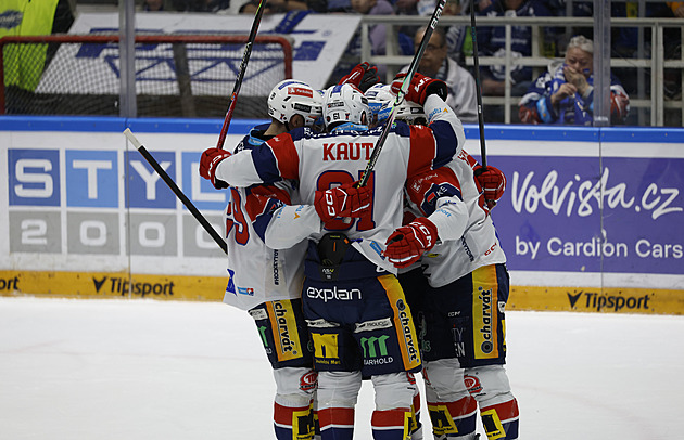 ONLINE: Pardubice opět předčily Kometu a mají mečbol. Sparta srovnává s Plzní