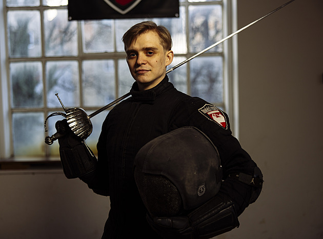 Vybijte si stres mečem, boj je součást lidské přirozenosti, říká historický šermíř