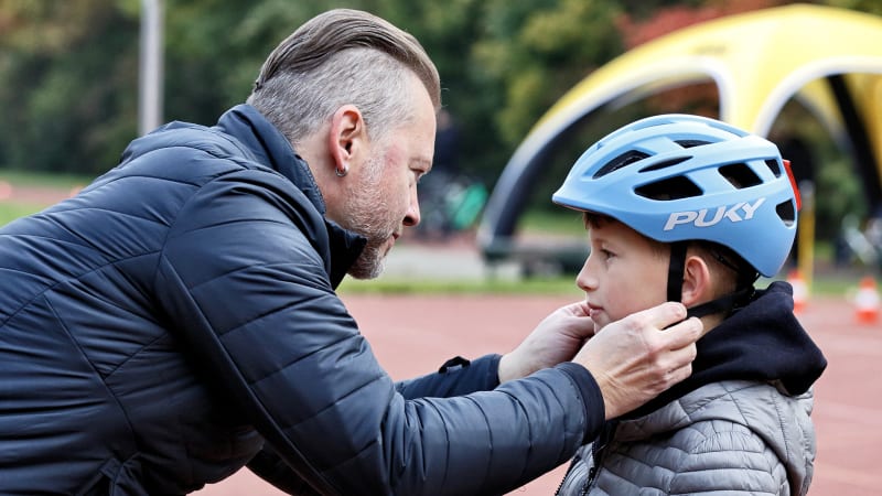 Německý ADAC otestoval dětské helmy na kolo. Výsledek byl překvapivý a za pár korun