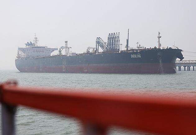 Hormuzem proplulo nejvíc lodí od začátku války. Pořád je to zlomek oproti normálu