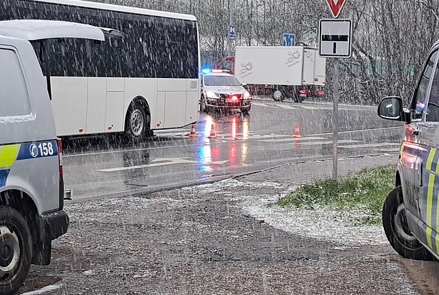 Autobus srazil na přechodu chodkyni. Byla v bezvědomí, ztratila spoustu krve