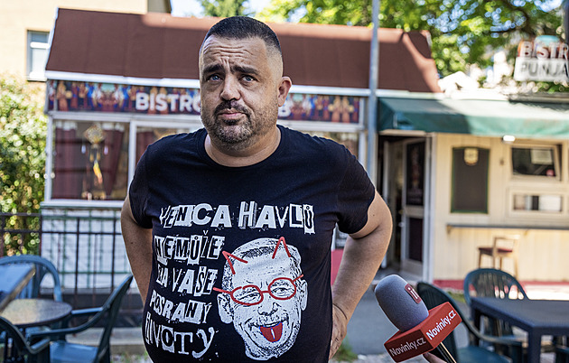 Sotva ohlásil návrat do politiky, na ulici Novotného napadl Cavali z hnutí Stačilo!