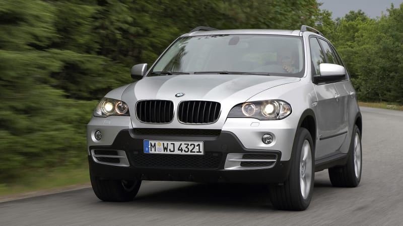 BMW se 23 majiteli i Audi po 21 nehodách. Pozor na „pasti“ v českých bazarech