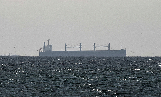 Ucpaný Hormuz přeměnil rutinní přepravu dřeva v pomalé a drahé dobrodružství