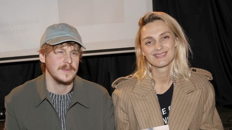 Zpěvačka Bára Poláková se stala trojnásobnou mámou. S partnerem vybrali miminku krásné jméno