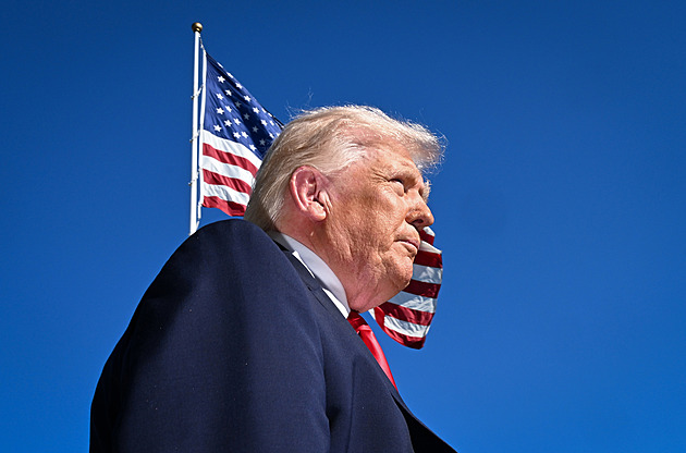 Trump chce jednat s Íránem a hrozí mu zničením elektráren. Teherán účast odmítá