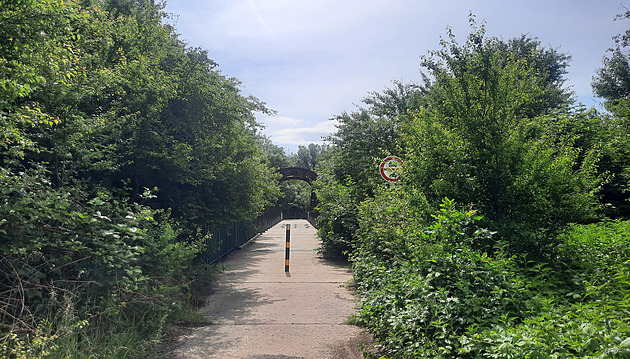 Hazard na staveništi. Lidé zákaz vstupu do areálu ignorují, hrají si tu děti