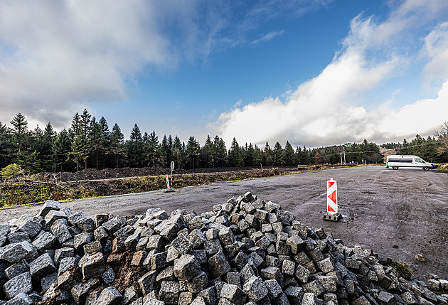 Na Šerlichu vydatně rozšíří parkování, lyžaře příští zimu čeká provizorní zázemí