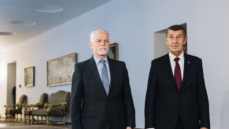 Pavel kvůli summitu NATO zatím žalobu nepodá. Babiš uvedl, kdy se o delegaci finálně rozhodne