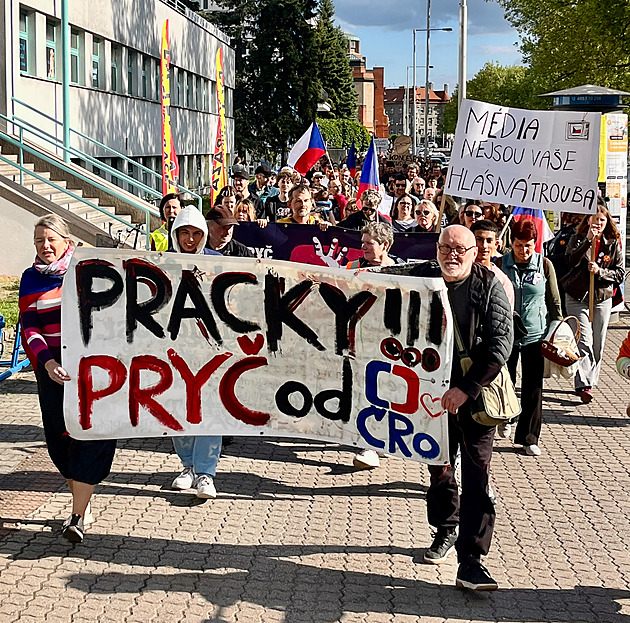 „Pracky pryč.“ Tisíce lidí napříč Českem demonstrovaly za nezávislá média