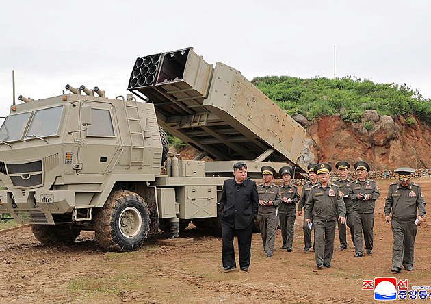KLDR poprvé otestovala střely řízené AI. Moderní armáda, pochvaloval si Kim