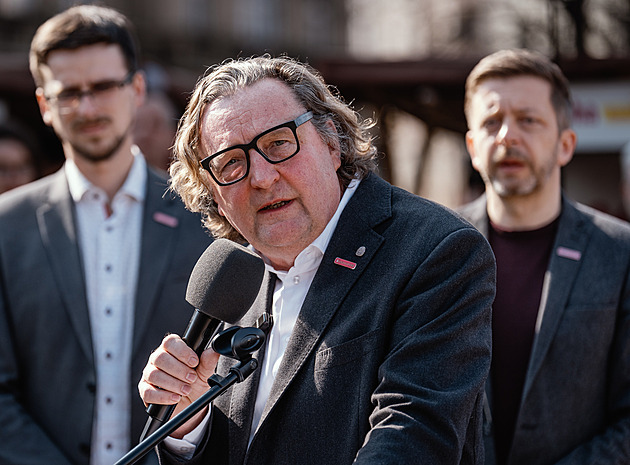 STAN povede do voleb v Praze Hlaváček. Do boje o Senát vyšle spisovatele