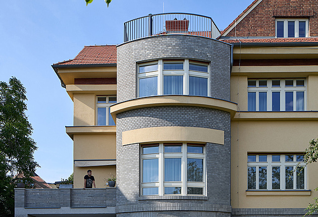 Zoufale volala o pomoc. Architekti zachránili nádhernou vilu na Vinohradech